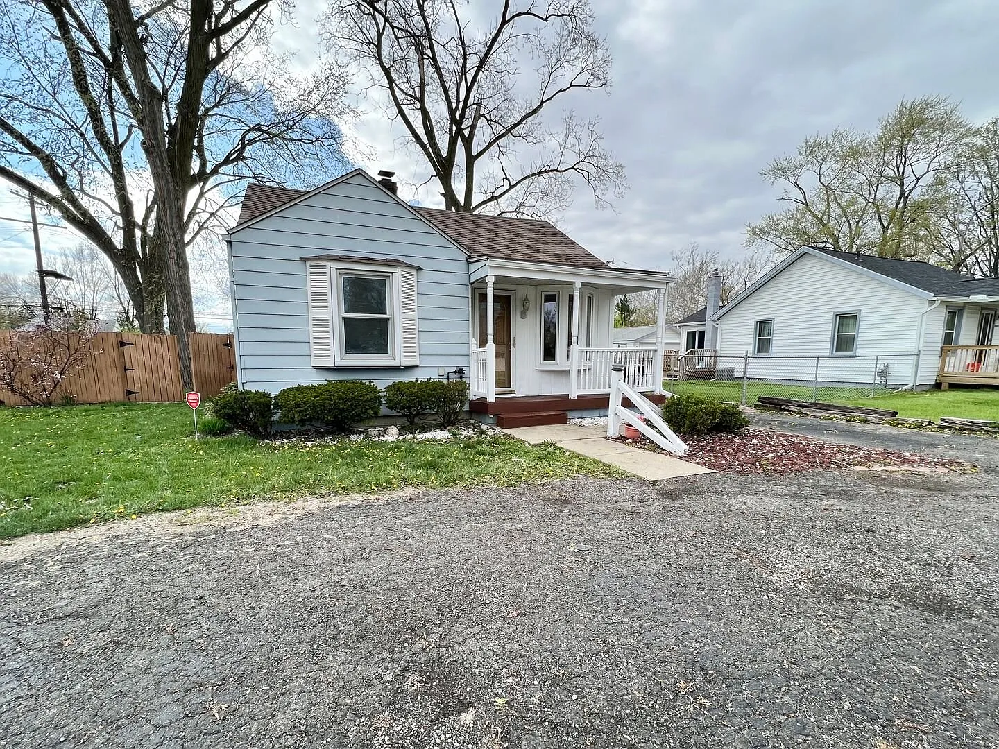 Move-In Ready 3 Bedroom, 1 Bathroom Home in Westland, MI — Photo 1
