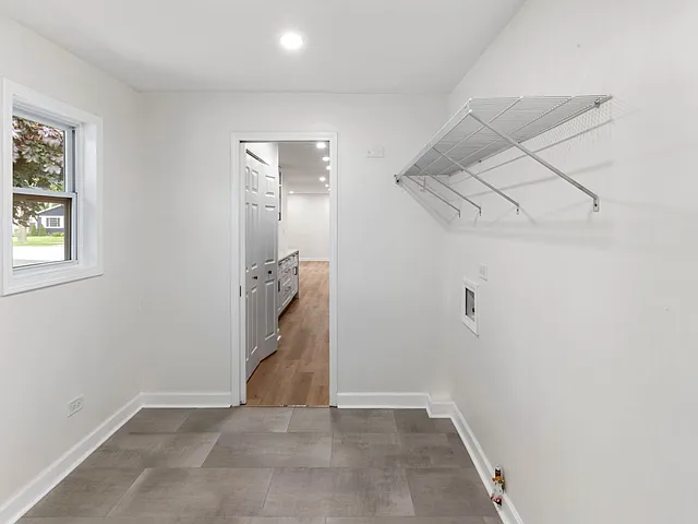 329 Marion Ct — Photo 30