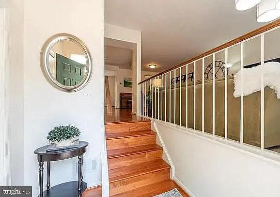 3 bed, 4.0 bath, 2120 sqft, $3,200 — Photo 2