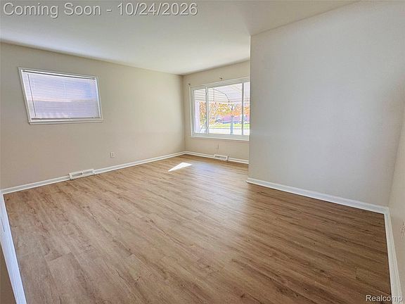 4th image of 29524 Thomas Cir