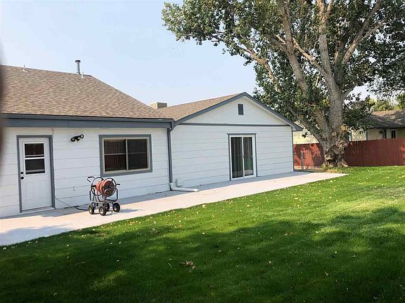 2nd image of 3020 N Moorland Cir