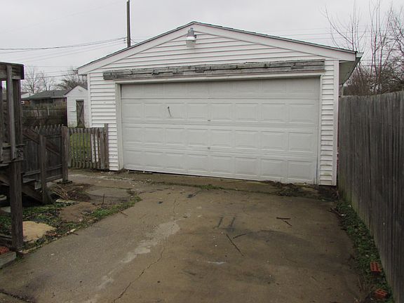 2nd image of 101 Algonquin Dr