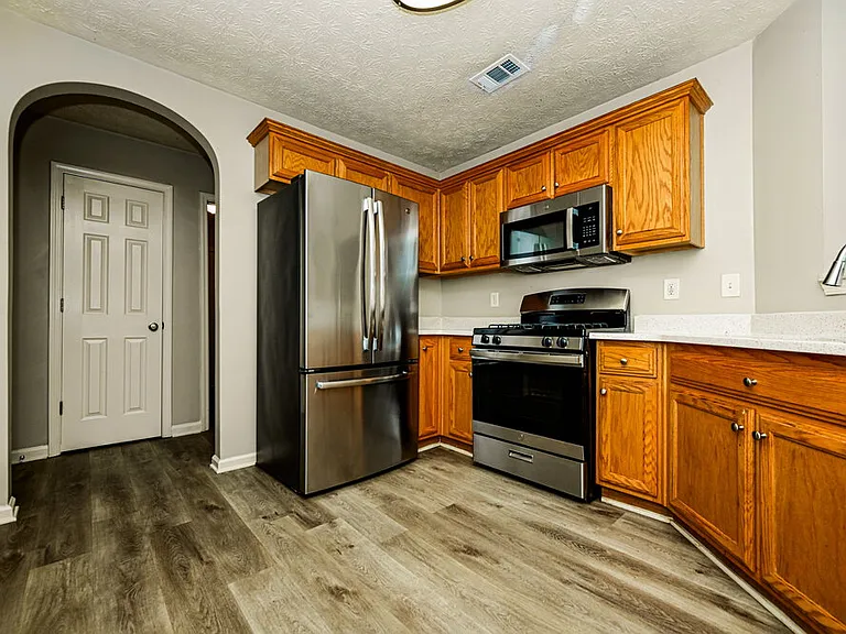 1025 Borrington Ln — Photo 6