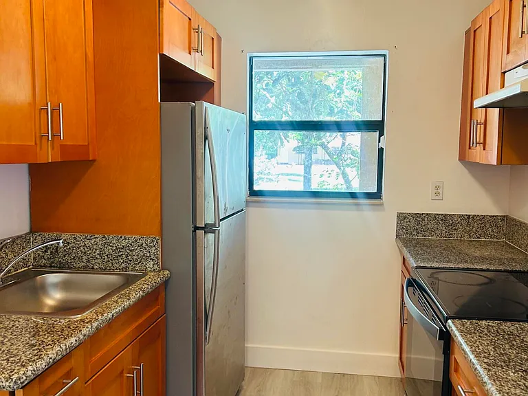 844 NW 3rd Ave #B — Photo 10