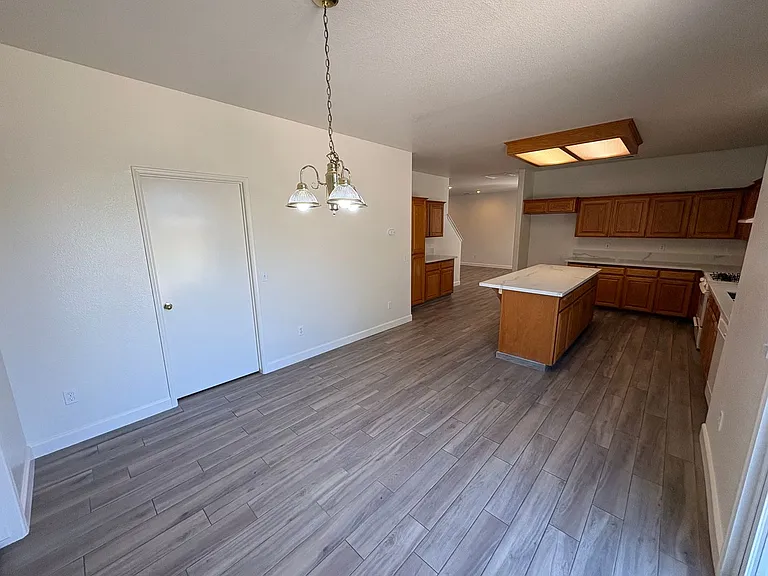 722 W James Ct — Photo 30