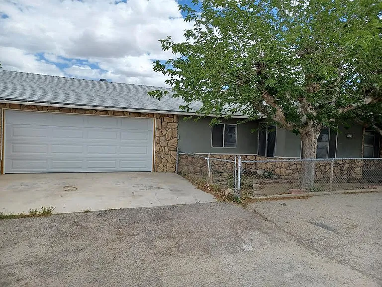 324 Adeline St — Photo 2