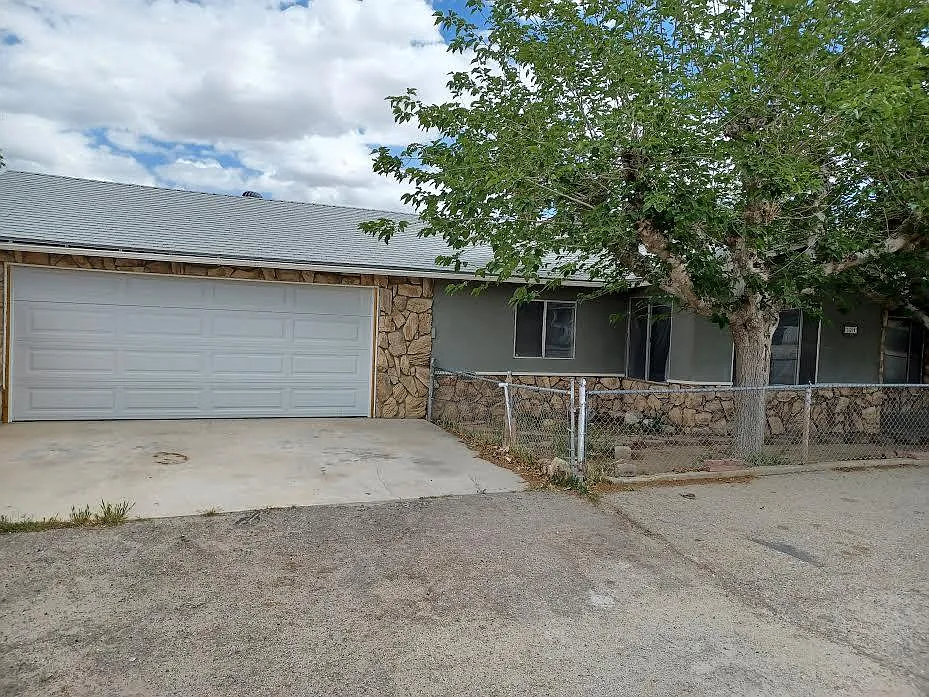 Building Photo - 324 Adeline St