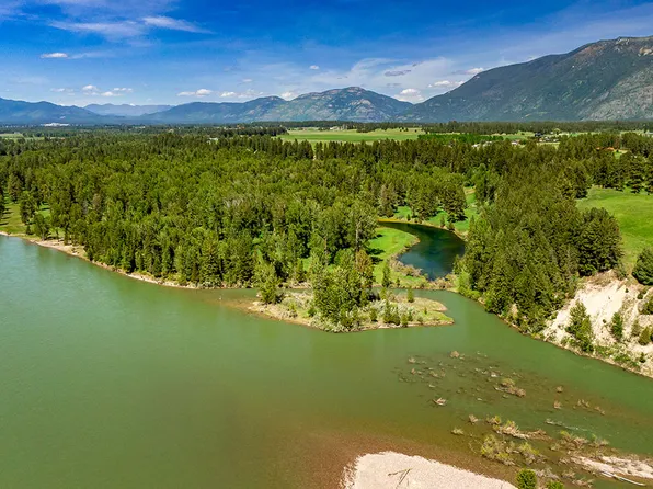 560 Windfield Ln, Columbia Falls, MT 59912