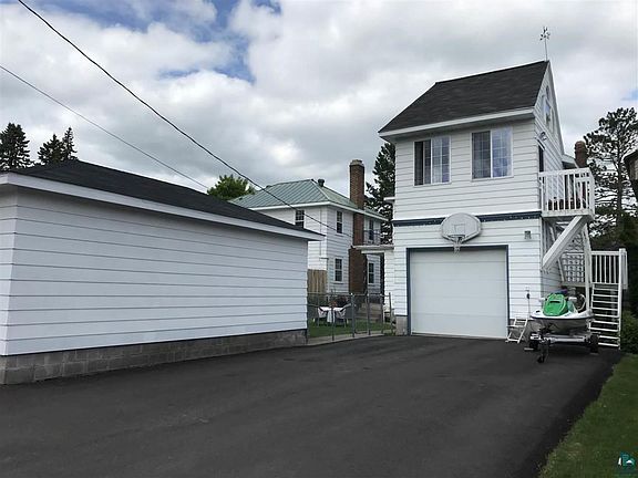 4th image of 1303 N 20th Ave E