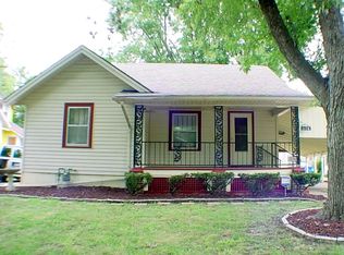 1176 SW Randolph Ave, Topeka, KS 66604