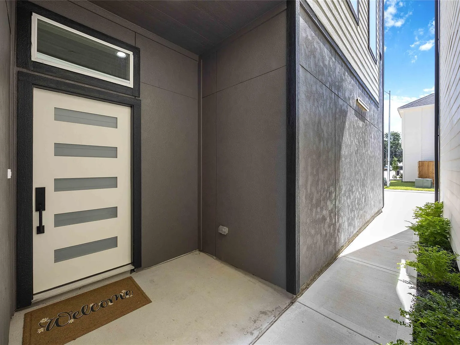 3 bed, 3.5 bath, 1935 sqft, $2,950 — Photo 3