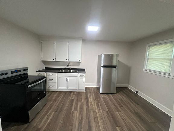 3rd image of 104 Dukeland Dr