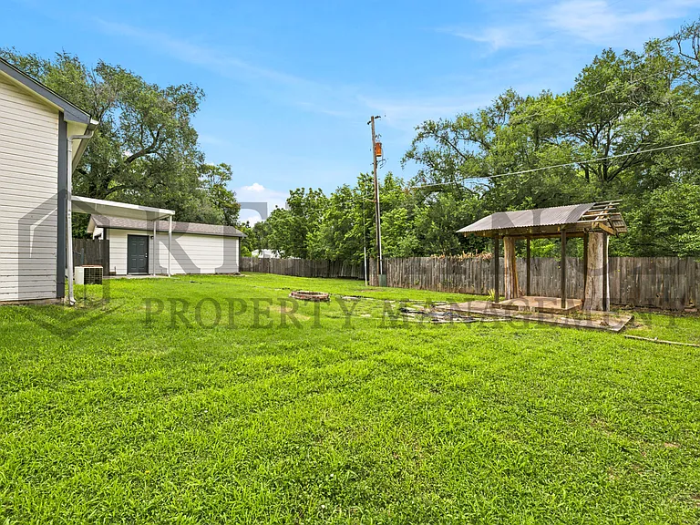 516 N Lakeside Dr — Photo 11