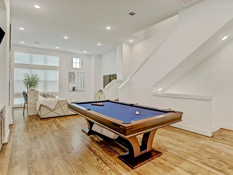 1104 Ennis St — Photo 10