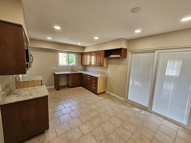 8234 Perrin Ave — Photo 9