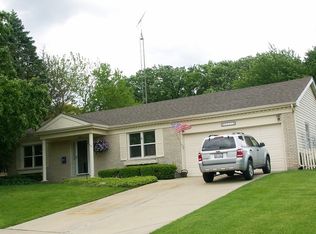4801 Chesterfield Dr, McHenry, IL 60050