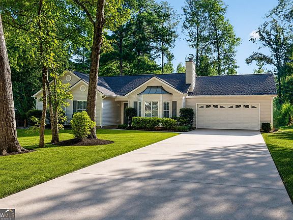 3rd image of 137 Suwanee Ct