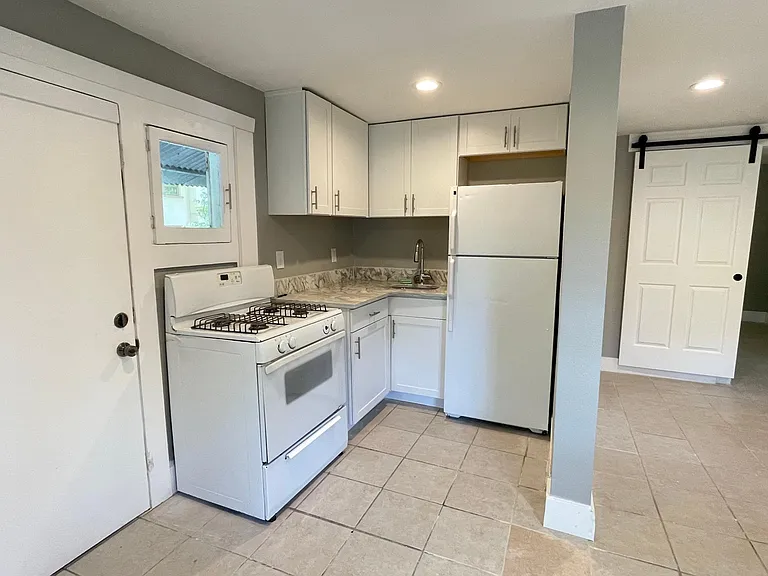 608 E Anderson St #4 — Photo 2