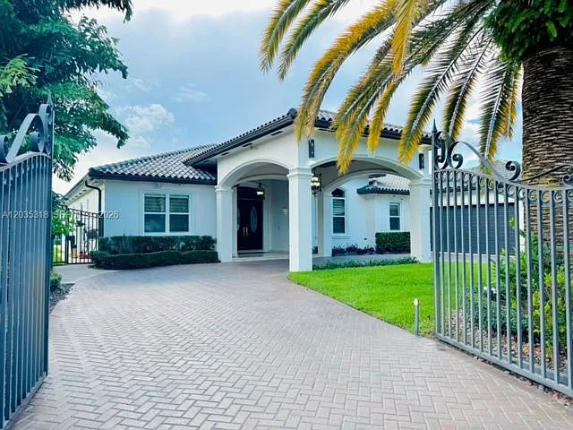 4 bed, 4.0 bath, 3149 sqft, $7,500 — Photo 2