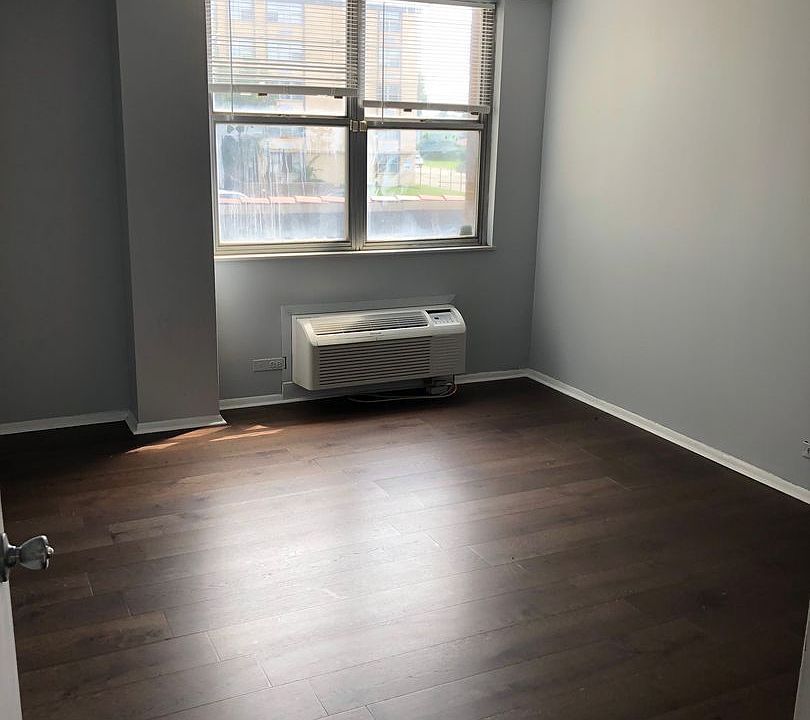 1st image of 4350 W Ford City Dr #206