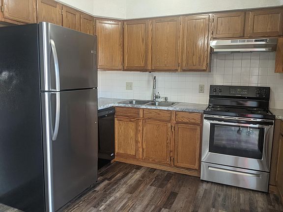 Newer fridge and range in kitchen!