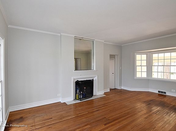 3rd image of 204 N Neltnor Blvd