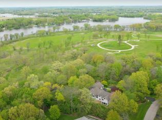 136 Cutter Ln, Lake Barrington, IL 60010