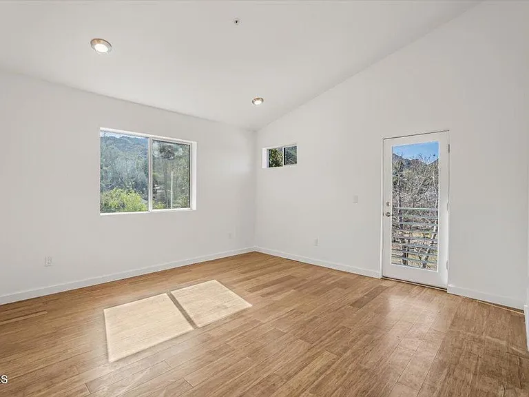 1944 Seminole Dr — Photo 33