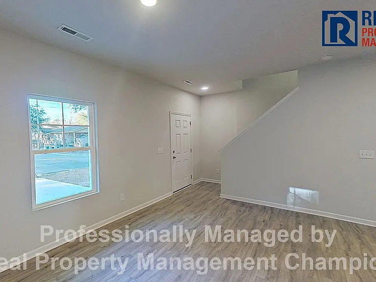 460 Maides Ave — Photo 8
