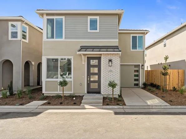 1484 Woodhill Ln, Clovis, CA 93619