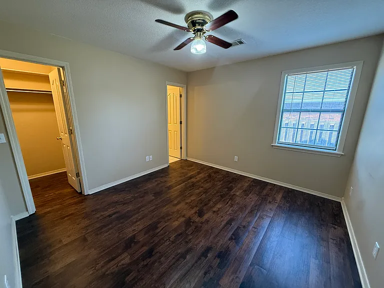 2618 W C St — Photo 11