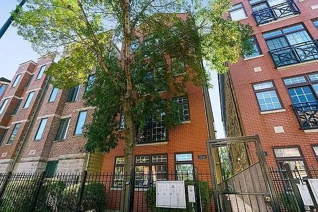 1st image of 2349 W Harrison St #8tk59nqtf
