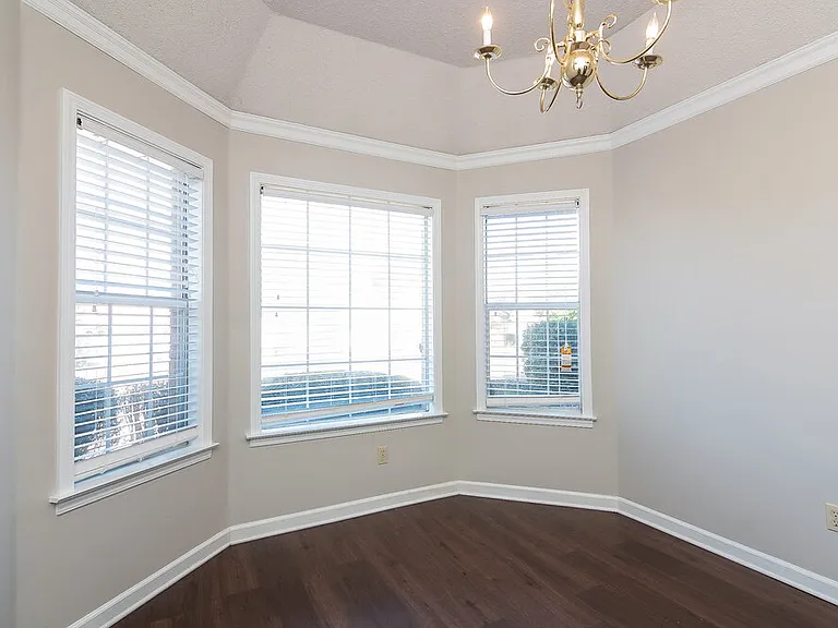 2214 Lake Hill Ct — Photo 3