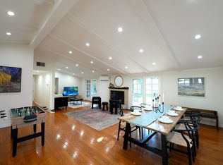 19826 Victory Blvd, Woodland Hills, CA 91367