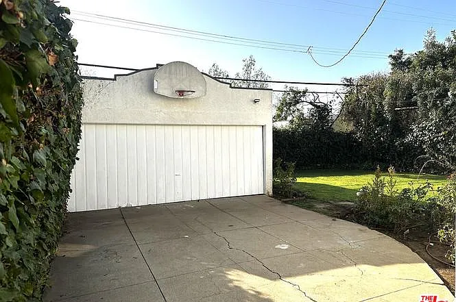 10736 Ashton Ave — Photo 3