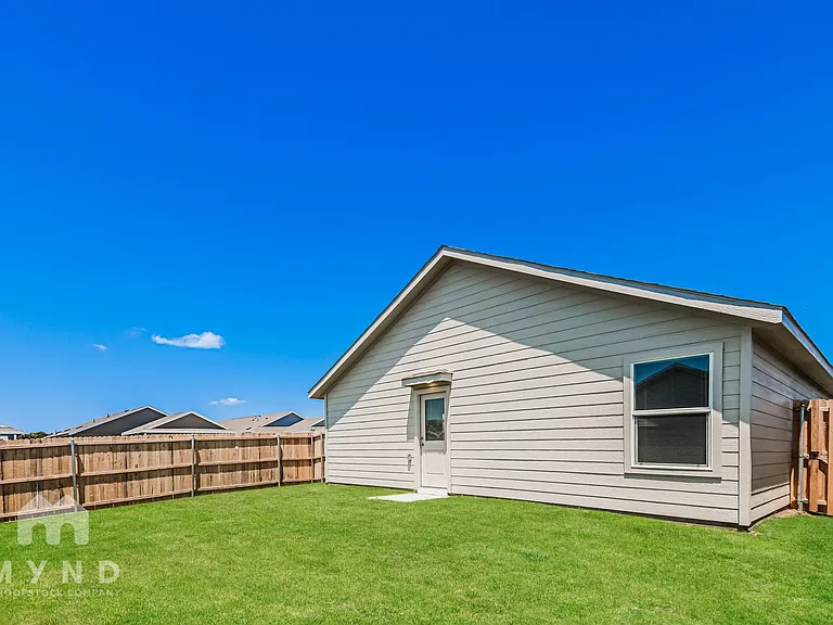 1238 Basswood Dr — Photo 27