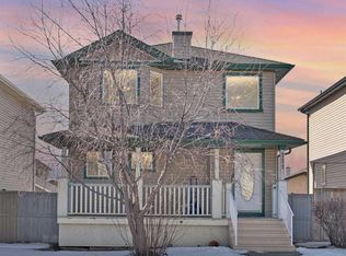 111 N Luxstone Cres SW, Airdrie, AB T4B 2W8