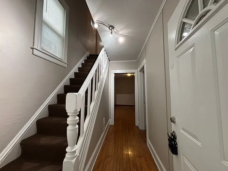 16 Asbury St — Photo 4