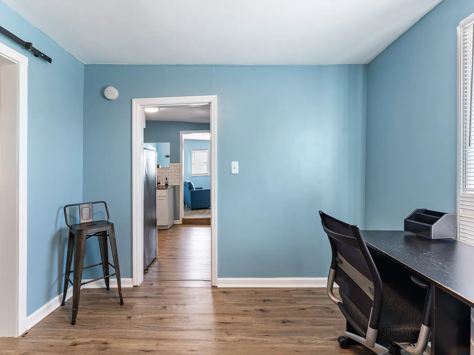 2 bed, 1800 sqft, $2,000 — Photo 2