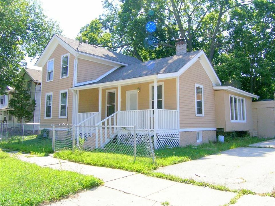 1st image of 711 6th Ave