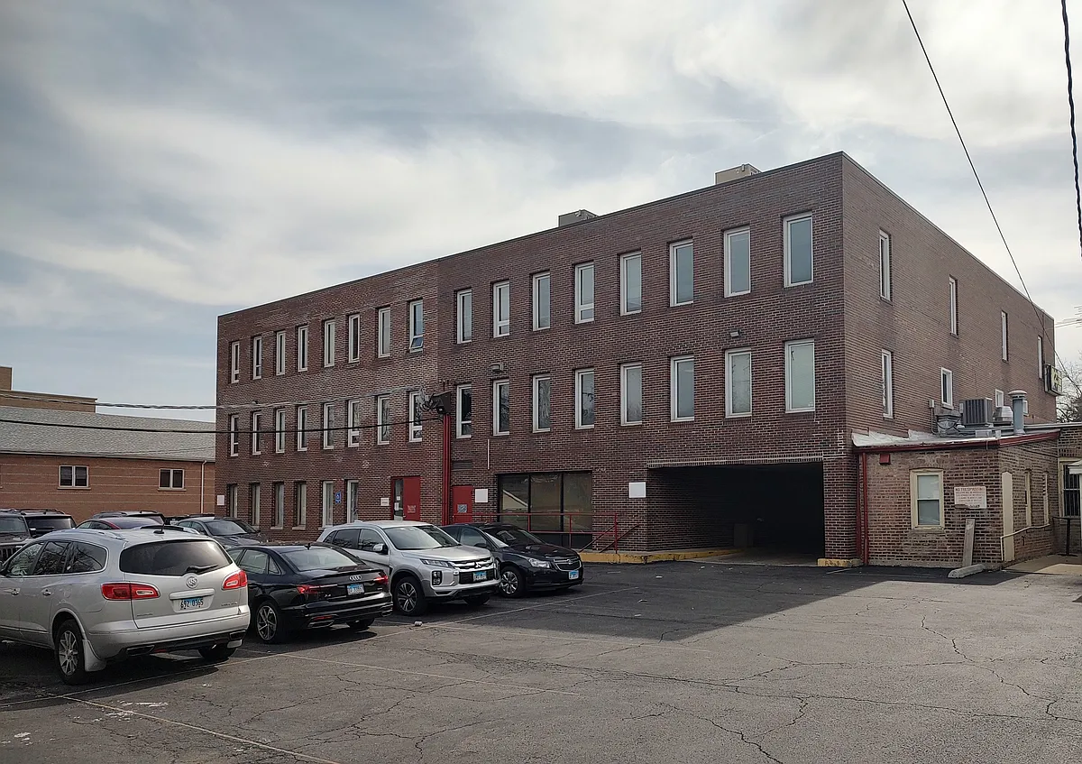 Building Photo - 6035 N Northwest Hwy #301