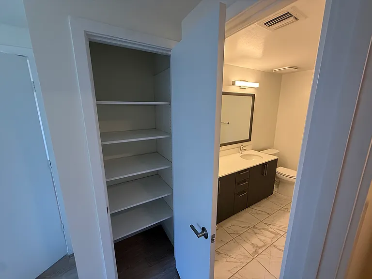 2505 NE 193rd St #310 — Photo 6