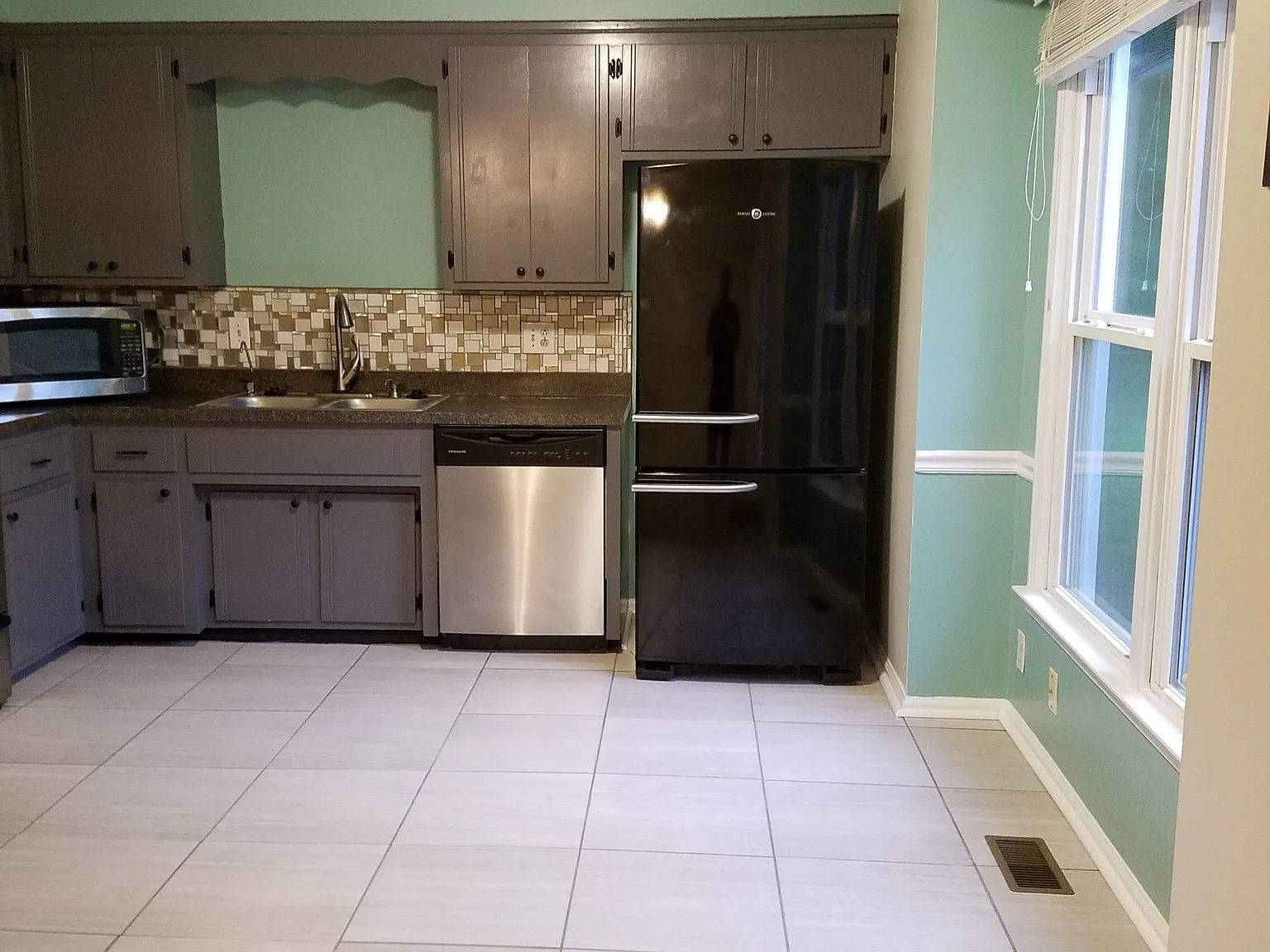 4 bed, 3.0 bath, 1791 sqft, $2,100 — Photo 3