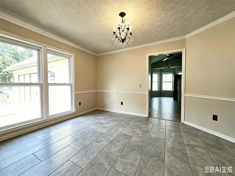 565 Clearwater Pl — Photo 3