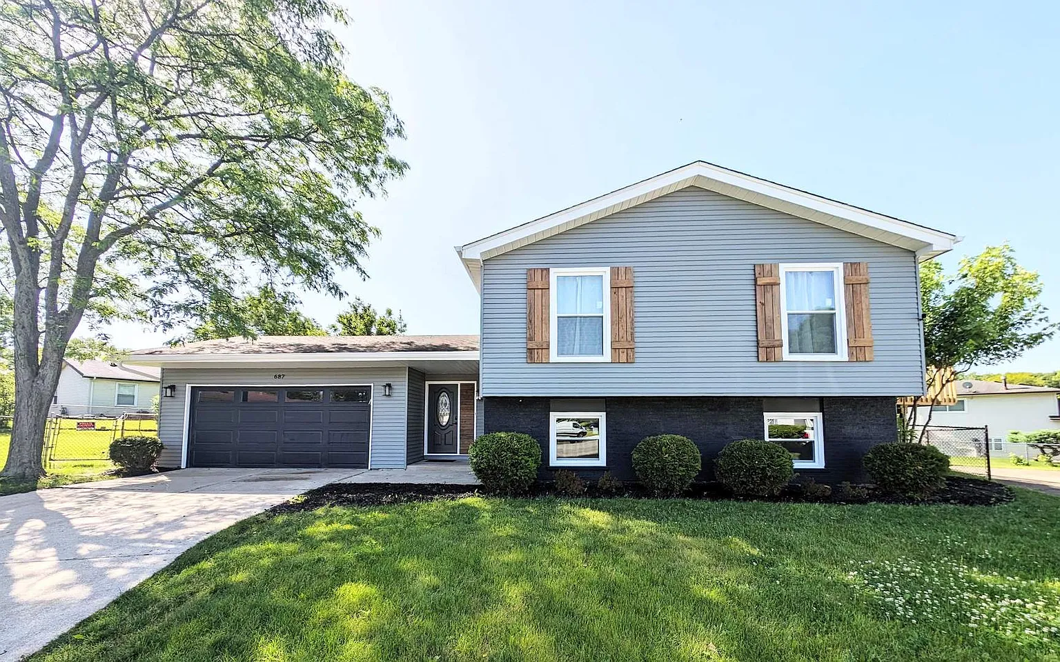 687 Sullivan Ln photo 1