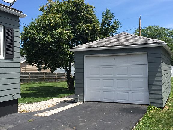 Single stall w garage opener