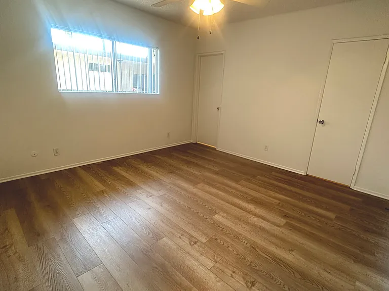 824 E Windsor Rd #11 — Photo 7