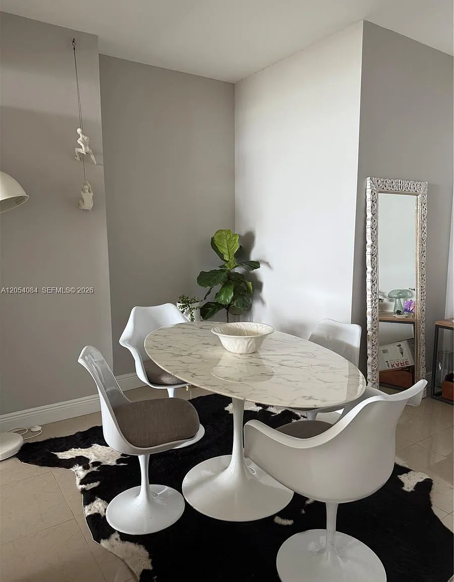 2 bed, 1107 sqft, $4,900 — Photo 4