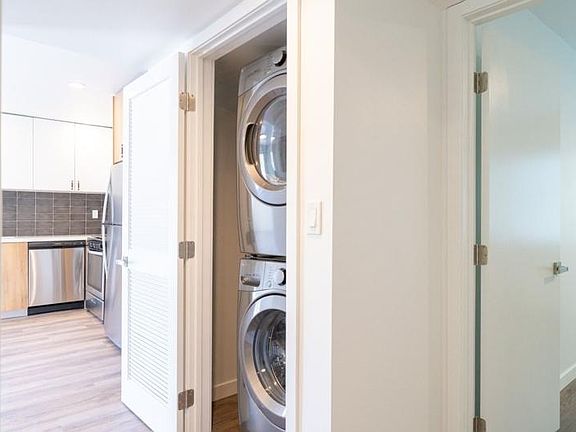 5th image of 3305 Primera Ave #1