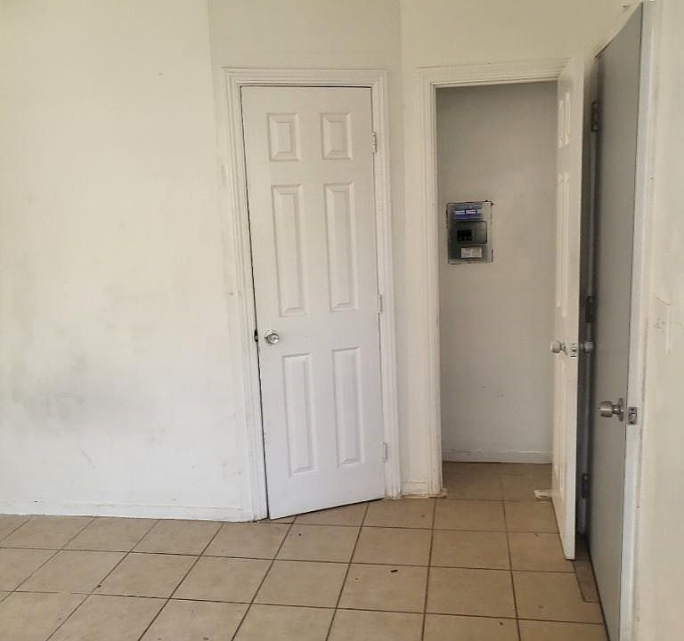 2nd image of 210 E 9th St #D
